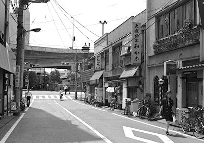 隆慶橋近くの商店街