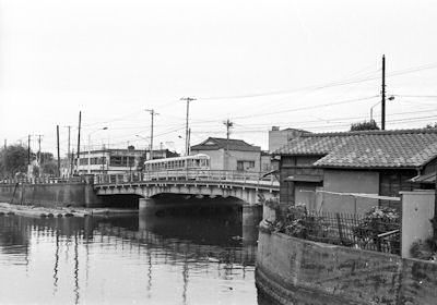 柳島橋を渡る都電